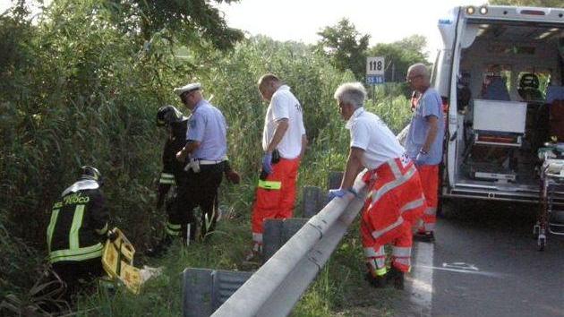 Anziano in bici travolto e ucciso, accertamenti in corso