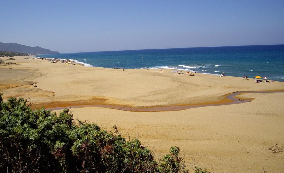 Turista francese in difficoltà salvato dai bagnini a Piscinas 
