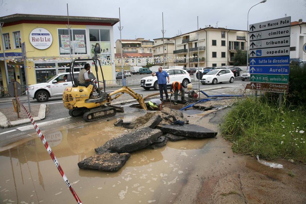 Voragine in strada, Aurelia bloccata verso Lido 