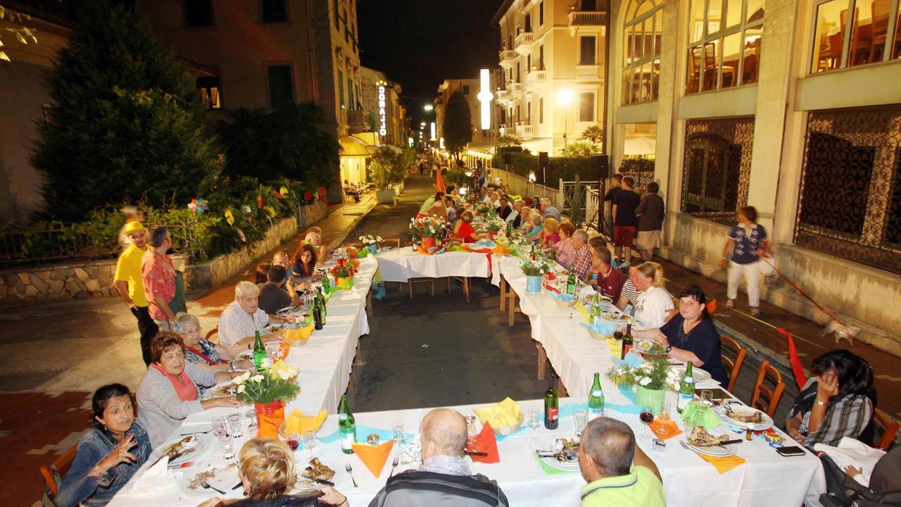 La “Cena sotto le stelle” si fa in tre