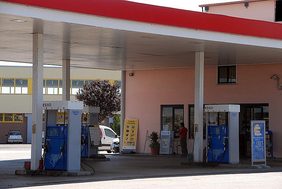 Rapina fallita al distributore Esso di Tramatza 