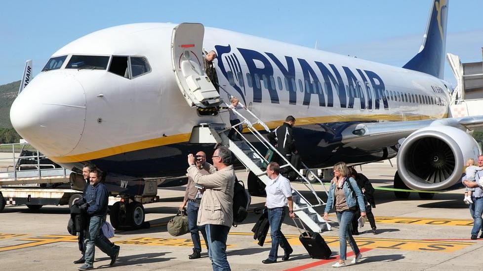 Volo Ryanair Ciampino-Cagliari slitta di 5 ore per un problema tecnico 