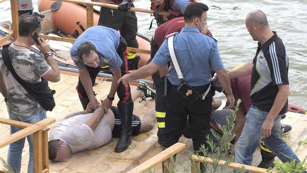 Ladri si tuffano in Arno per sfuggire alla cattura