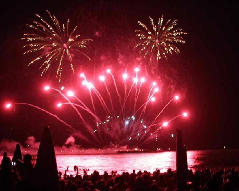 I fuochi d’artificio slittano a giovedì 
