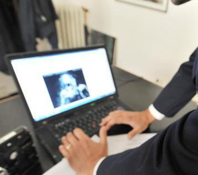 Si faceva mandare email pornografiche da minori: arrestato 