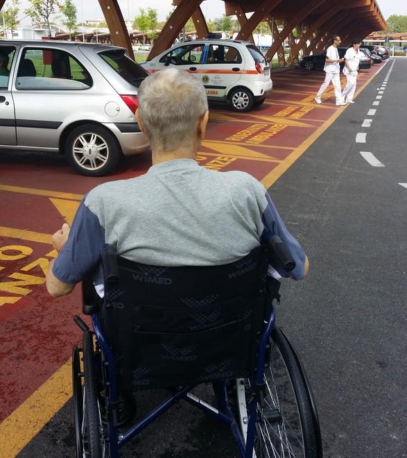 Posti per disabili cancellati e subito scatta la protesta 