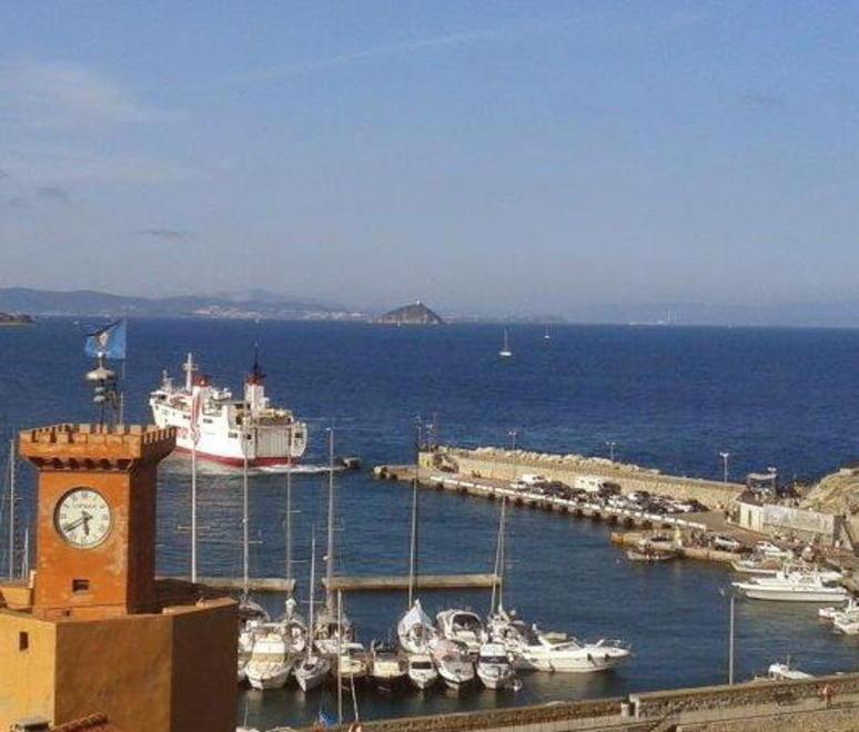 Ad ammirare “Rio Marina sotto le stelle”