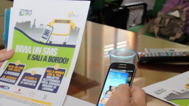Invia un sms e sali a bordo del bus