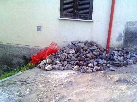 Gas di città, pavimentazione danneggiata 