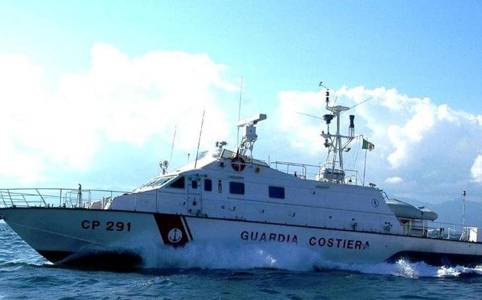 Barca sulla secca, soccorsi 4 diportisti