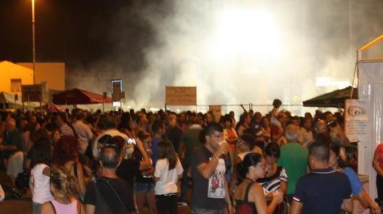 La Sassareseria in piazza con la grande arrostita