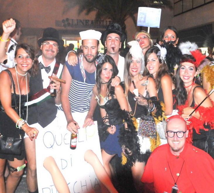 Il Carnevale estivo fa di nuovo il pieno di maschere e turisti