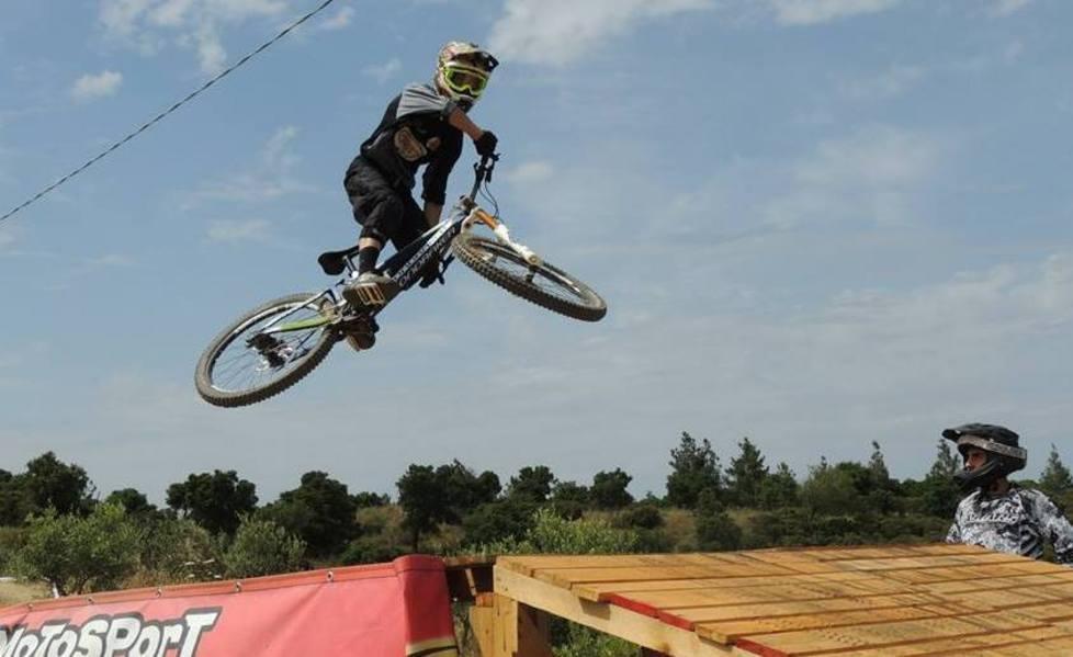 Quando la bici dà spettacolo: oggi l’esibizione di downhill