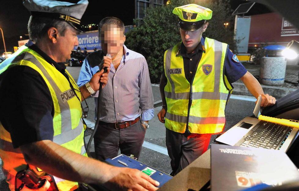 Sospesa in media una patente al giorno per guida in stato di ebbrezza: nel 2014 valutate 141 pratiche 
