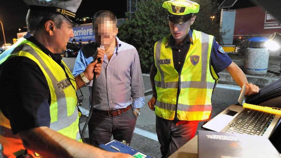 Sospesa in media una patente al giorno per guida in stato di ebbrezza: nel 2014 valutate 141 pratiche