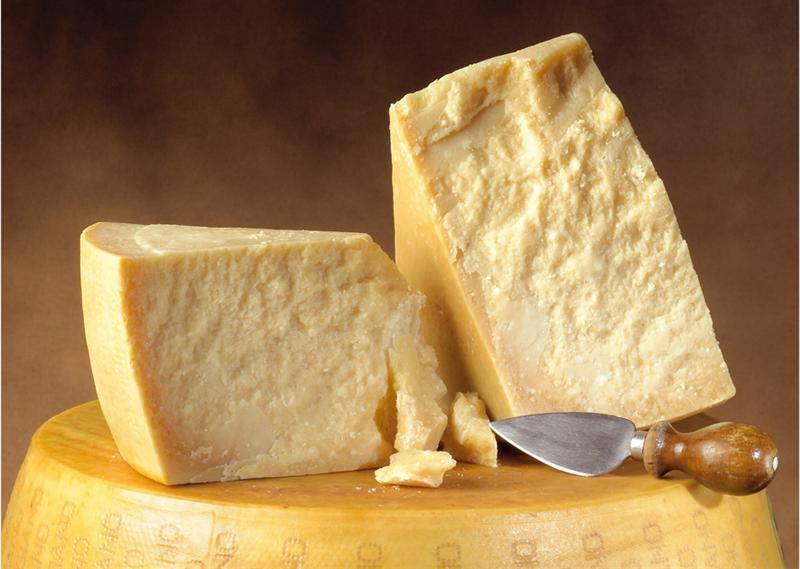 Tentano truffa a produttore Parmigiano, denunciati 