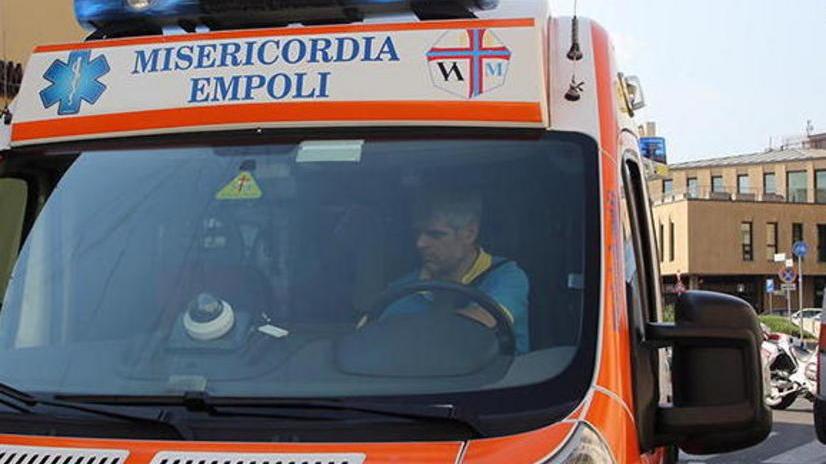 Bambina di 6 anni fa un volo di dieci metri dal balcone di casa a Empoli