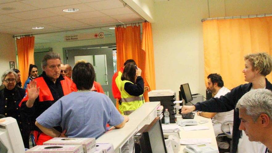 Visita a sorpresa in ospedale dell’assessore