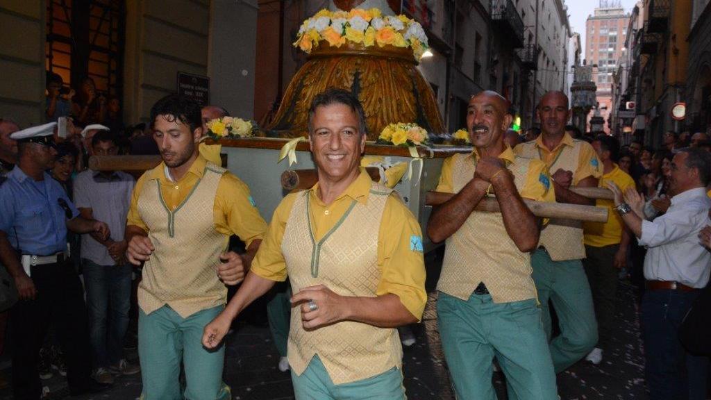 Sassari scioglie il voto: centomila persone alla Faradda - DIRETTA STREAMING - VIDEO 1 - VIDEO 2 - FOTO