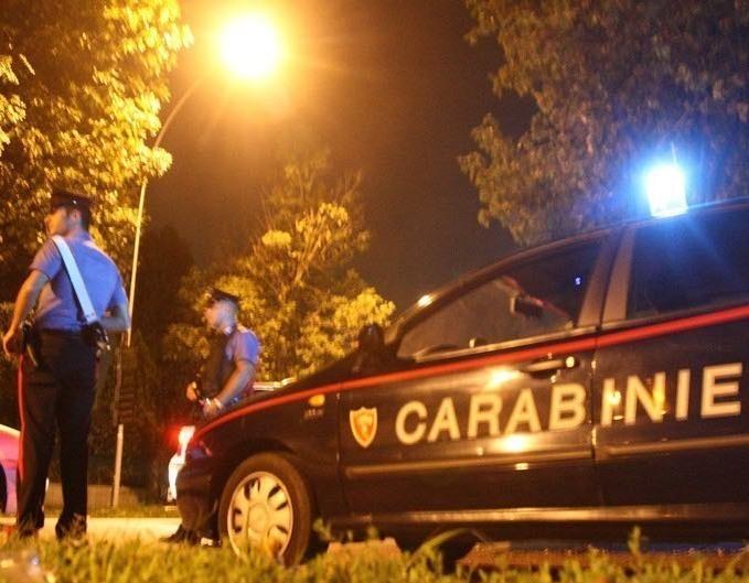 Ladro acrobata tenta la fuga saltando dal secondo piano