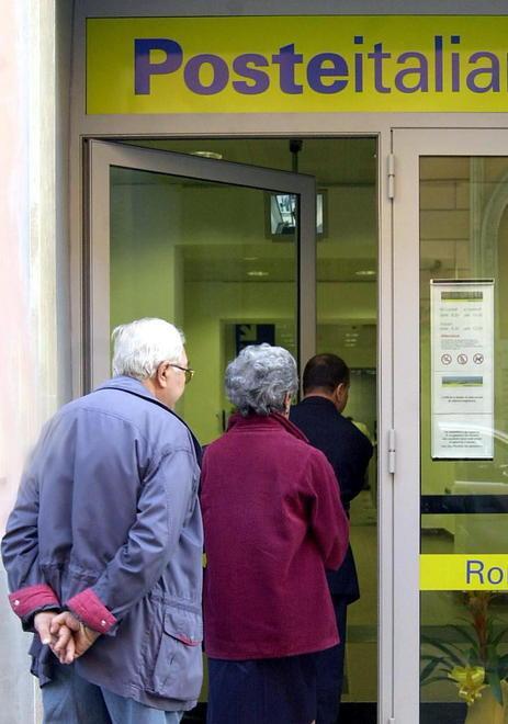 Seguito e derubato dell’intera pensione anziano di 88 anni 