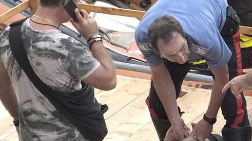 Fuga con tuffo finale: si gettano in Arno per evitare la cattura
