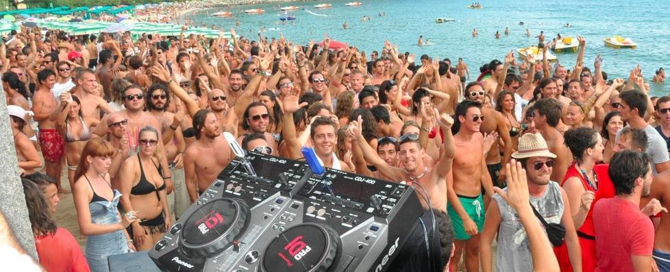 A Cavoli il beach party di Ferragosto