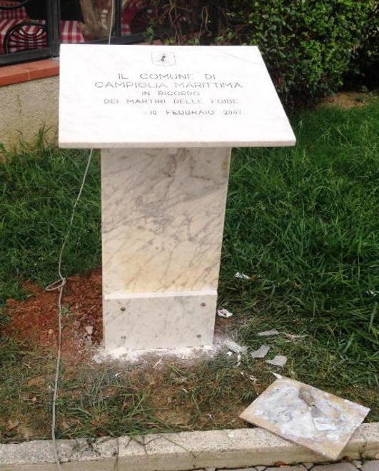 Trovata rotta la lapide per ricordare le foibe 