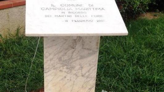 Trovata rotta la lapide per ricordare le foibe