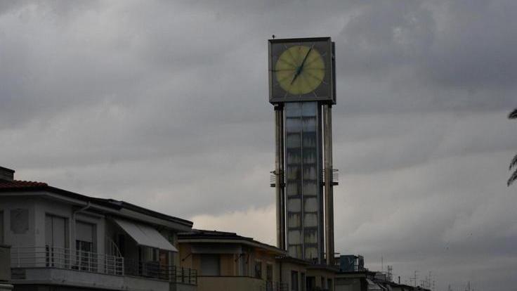 Povero Orologio, confuso tra il giorno e la notte