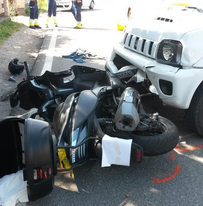 Scooter contro auto, muore a 63 anni 