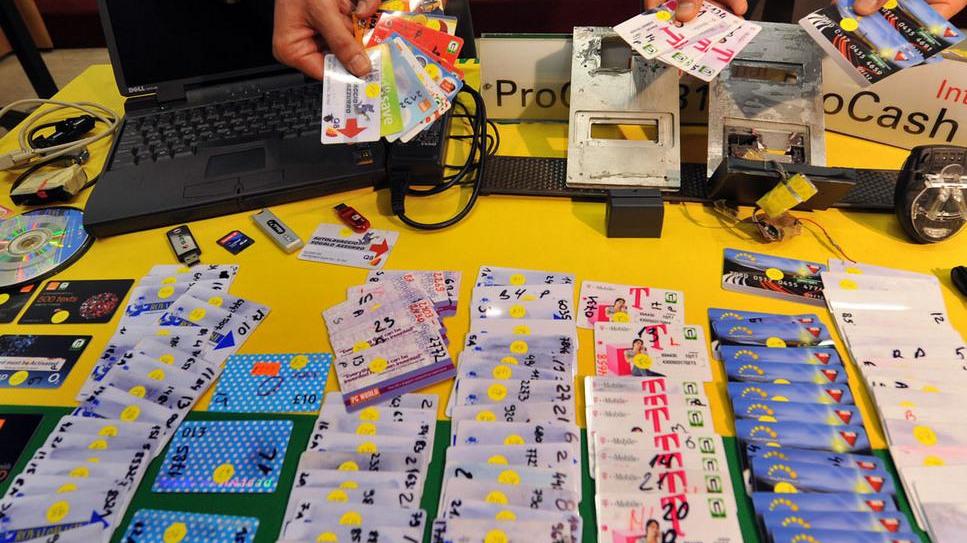 Carte di credito, allarme per quelle clonate sul web