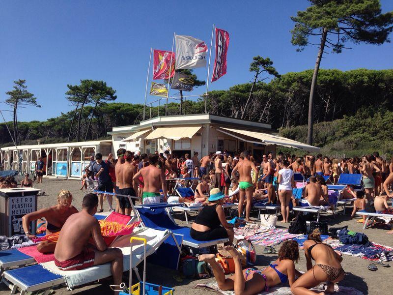 Beach party sulla spiaggia delle Gorette 