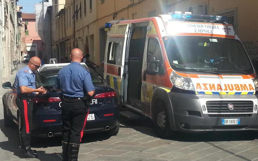 Bambina fa un volo di dieci metri, salva 