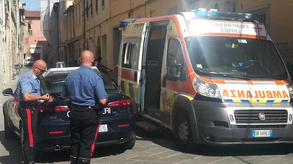 Bambina fa un volo di dieci metri, salva
