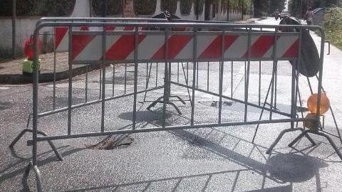 Si apre una voragine in via Trieste