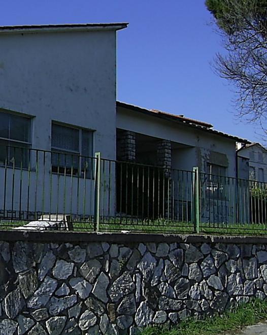 Il Comune vuol vendere campi, terreni, ex scuola