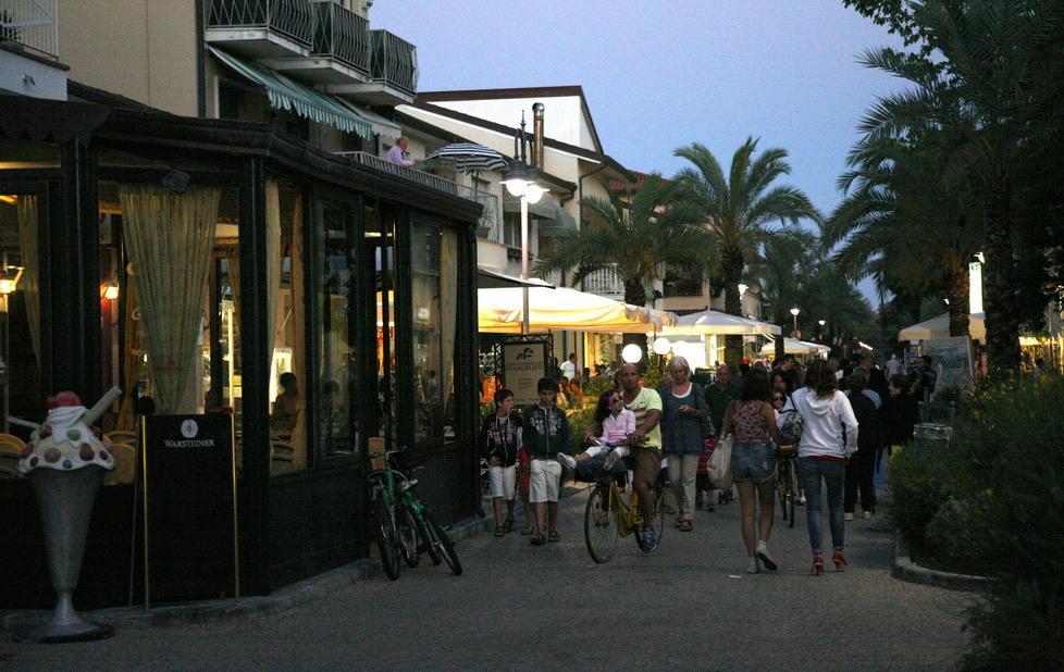 Negozi aperti fino alle 2 nella notte bianca 