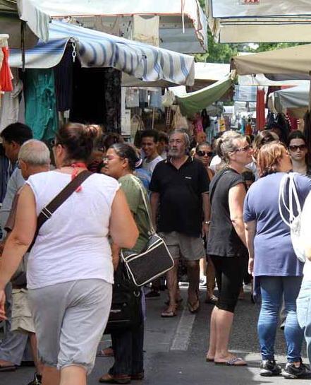 «Sondaggi contrari»: gli ambulanti frenano sul mercato in centro 