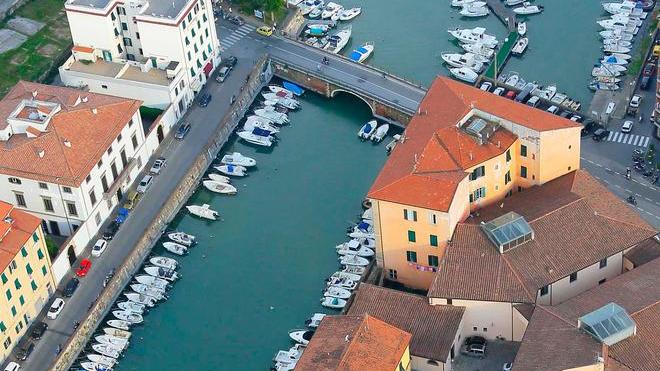 Oggi con Itinera il tour in battello alla scoperta del cuore antico della città