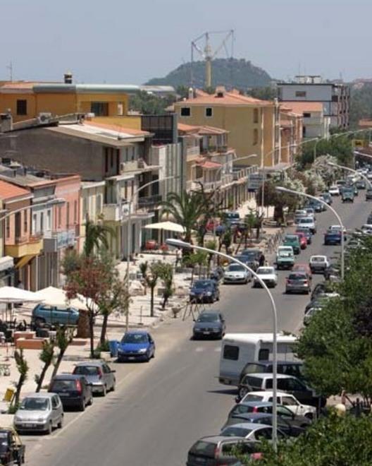 Inseguimento in auto, poi la rissa 