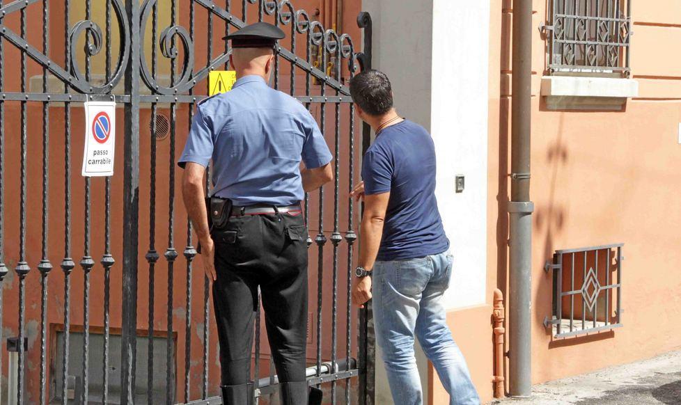 «Era seduto con il viso tra le mani» 