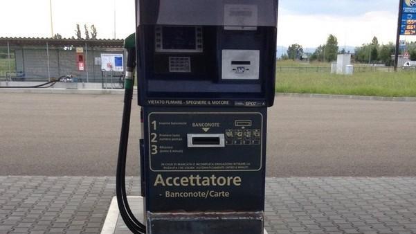 Derubato un altro self service