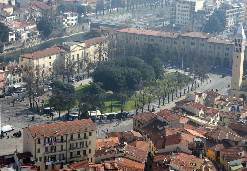 Prato, la provocazione “verde” di Giovanni Nuti: piazza Mercatale come Hyde Park 