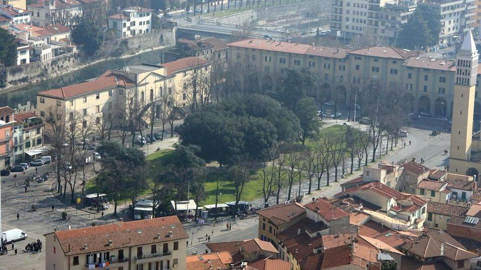 Prato, la provocazione “verde” di Giovanni Nuti: piazza Mercatale come Hyde Park
