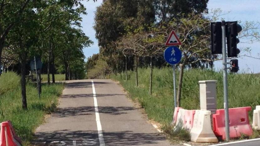 Malore sulla ciclabile, muore donna di 63 anni
