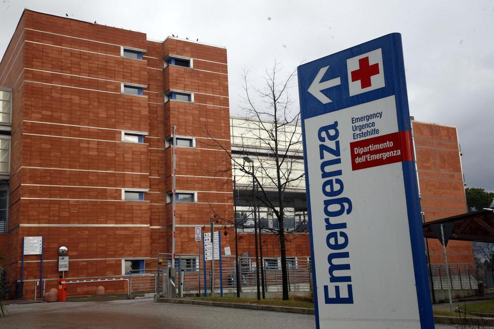 Tenta di derubare un paziente in barella 