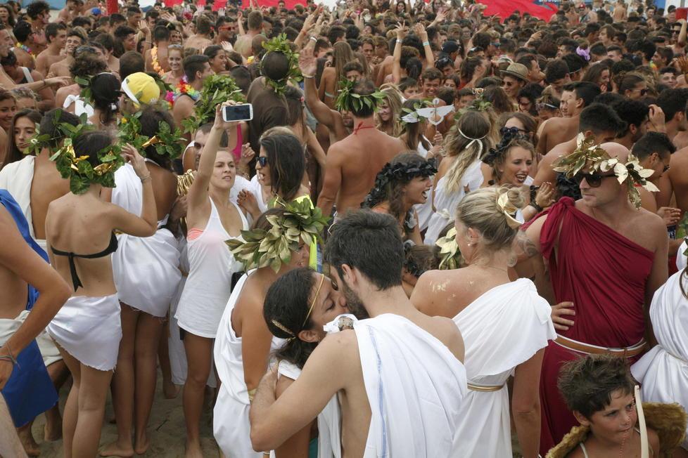 Party mitologico in riva al mare a Viareggio 