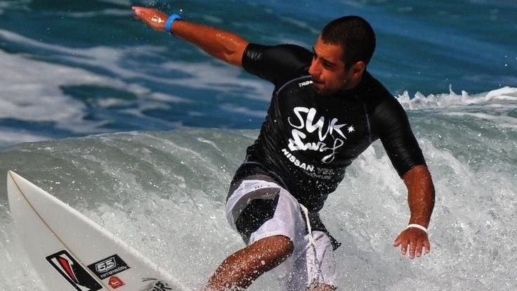 Cuore, equilibrio e un surf: è caccia all’onda perfetta