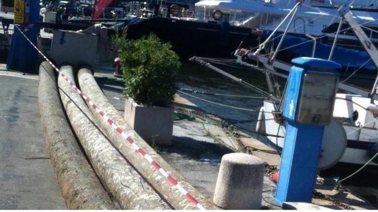 Si staccano i tubi del sabbiodotto Recuperati dalla Capitaneria